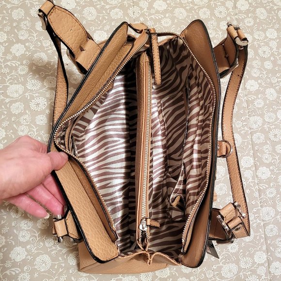✨HOST PICK!✨ NEW Guess Handbag, Tan/Beige, Double Straps, Compartments! - Picture 10 of 13
